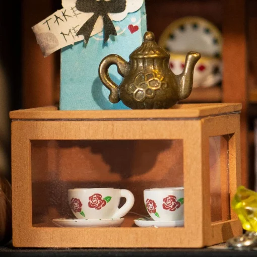 Alice's Tea Store, ROBOTIME