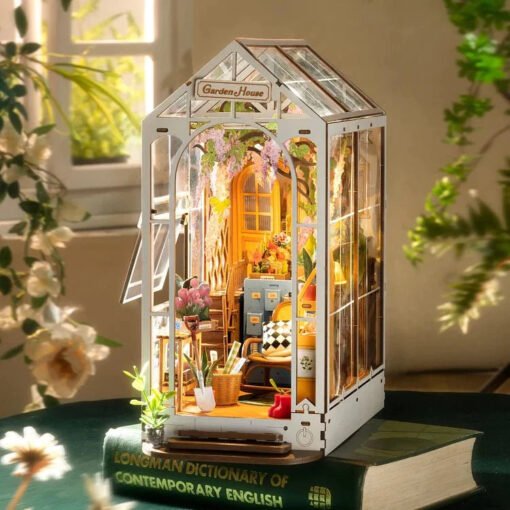 Book Nook Garden House Robotime